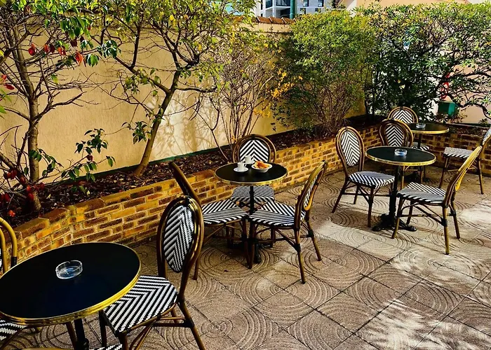 Hotel Le Cardinal Rueil Centre