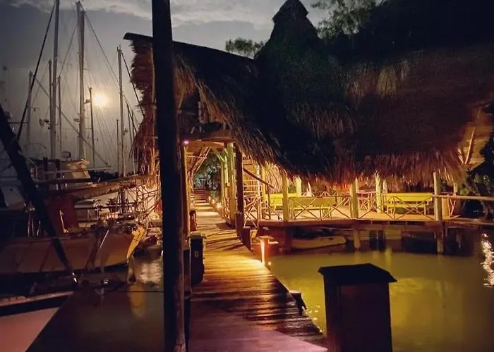 Tortugal Boutique River Lodge