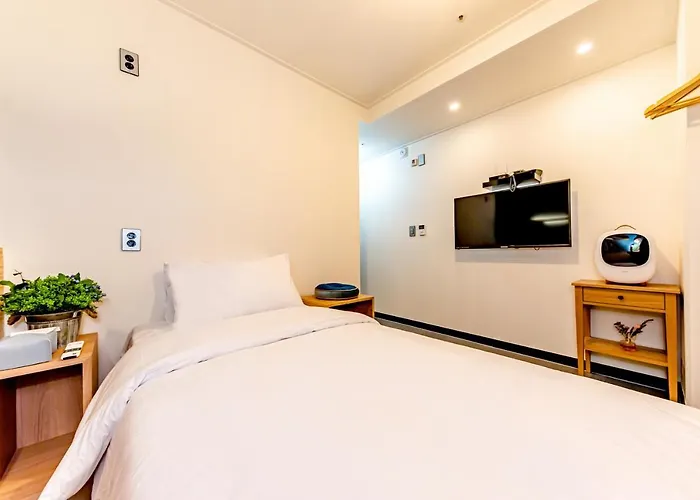 The Jade Hotel