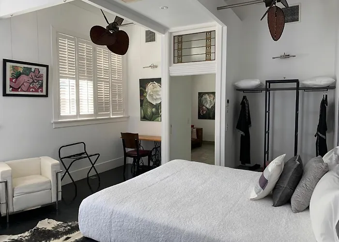 Circa 1936 Art Hotel