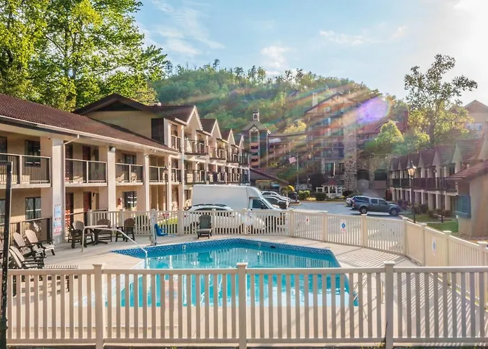 Super 8 By Wyndham Downtown Gatlinburg At Convention Center