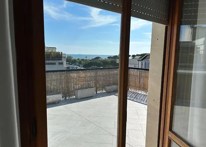 -Penthouse con Terrazza Panoramica -Free Parking-