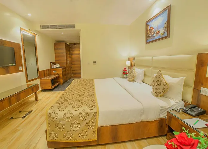 Hotel Hira Inn-10Mins From Railway Station & Bus Station
