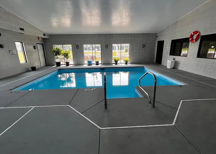 Sky Lodge Inn & Suites - Delavan