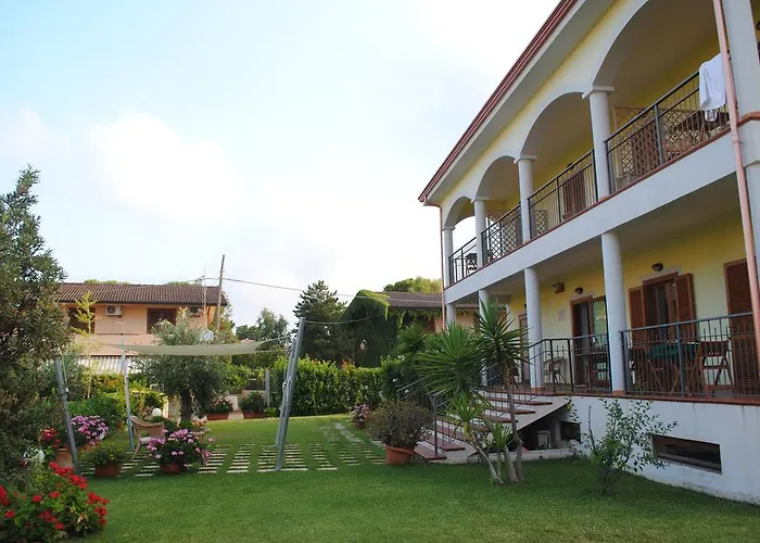 Larus Hotel