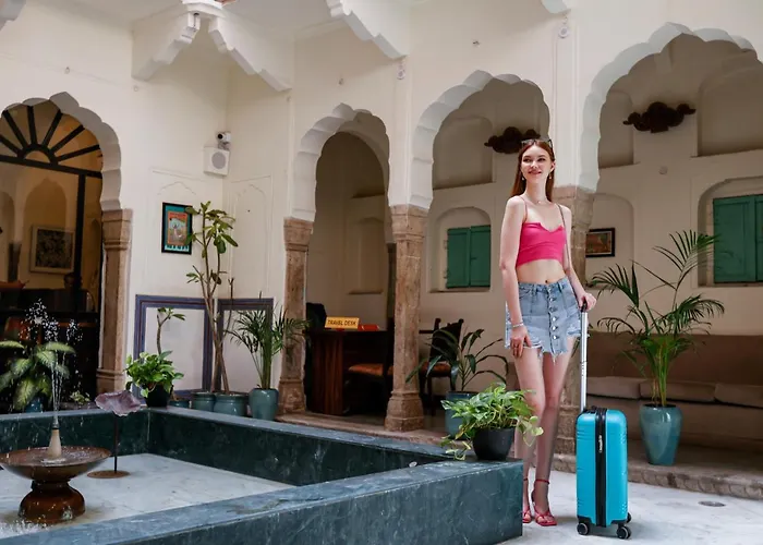 Bloom Boutique L Chelon Haveli
