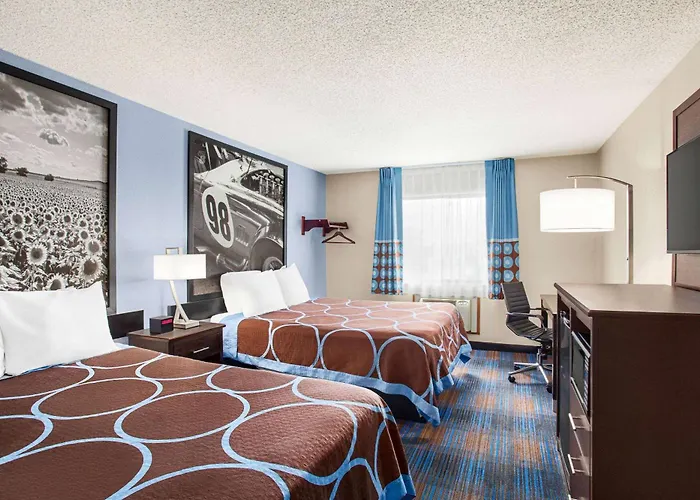 Super 8 By Wyndham Lenexa Overland Park Area/Mall Area