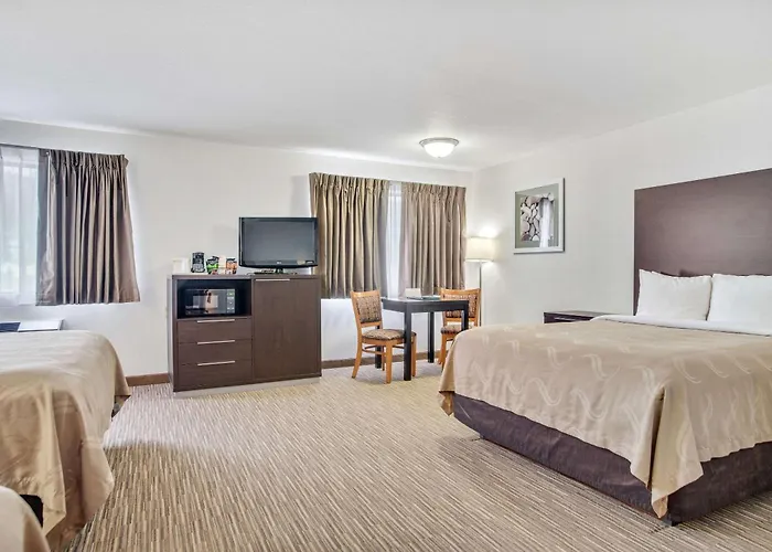 Everspring Inn & Suites