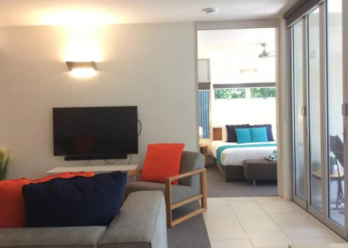 Lush Rainforest Retreat Minutes From Hastings St 8201