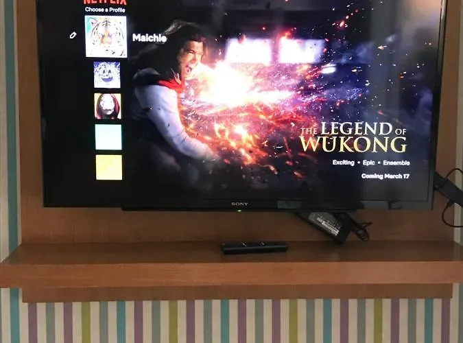 One Bedroom With Netflix At Legaspi Village Makati