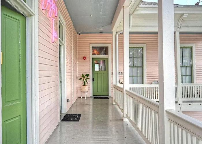 Sugars Inn Room 3 Walk To Cruise Terminal One Mile To Beach
