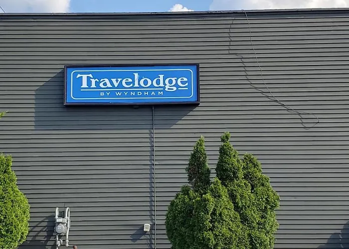Travelodge By Wyndham Livonia Canton Novi Detroit Area