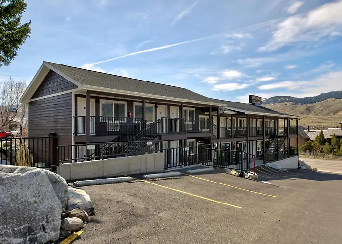 Roosevelt Hotel & Cabins - Yellowstone