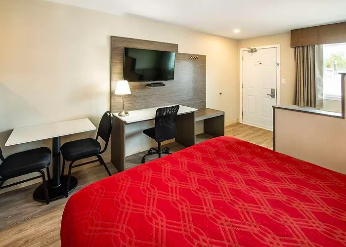 Econo Lodge Inn & Suites Pincher Creek