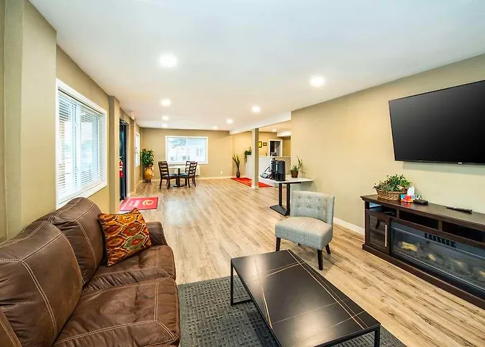 Econo Lodge Inn & Suites Pincher Creek