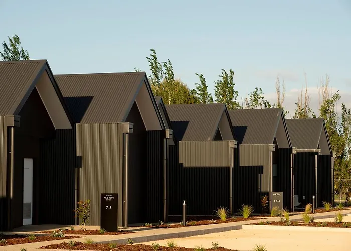 Par Five Shacks