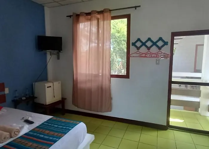 Hosteria El Jardin de Playas