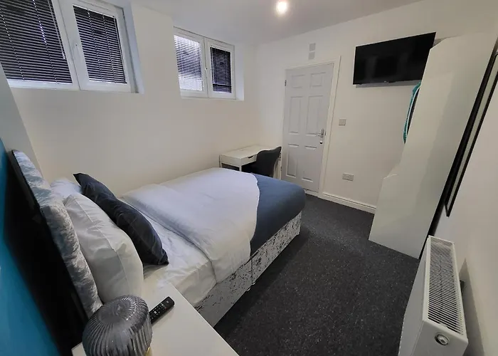 Nottingham Forest Rd, Short Stays