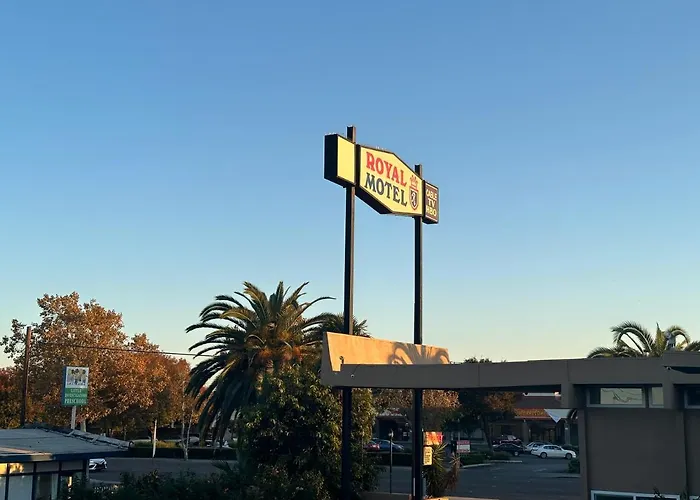 Royal Motel Tracy