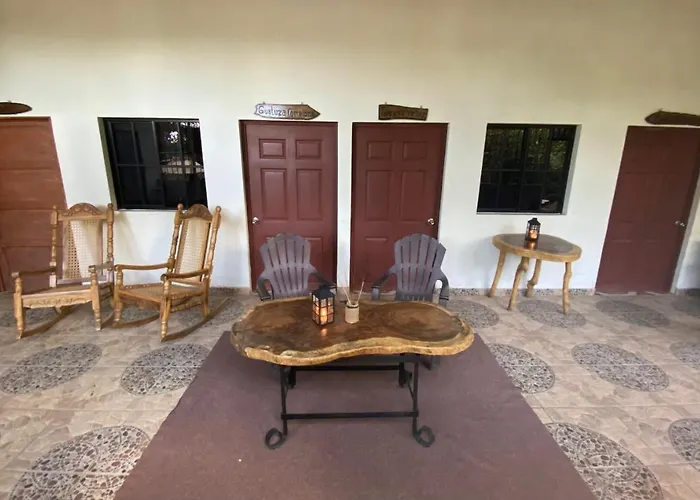 Hostal Café El Cedro
