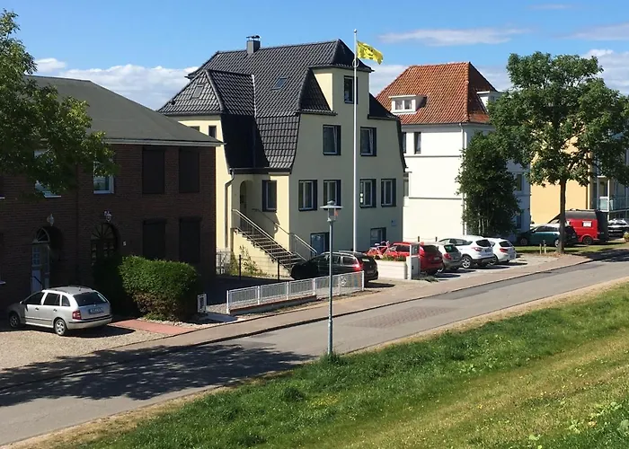 Hotel Sonnenschein - Spielerei im Sonnenschein