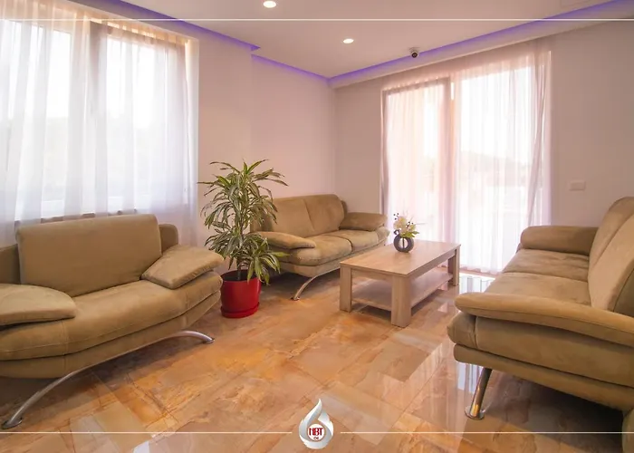 NBT Hotel Lac