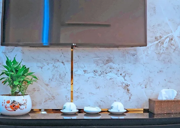 Grad Queen Hotel 2 - Ha Dong