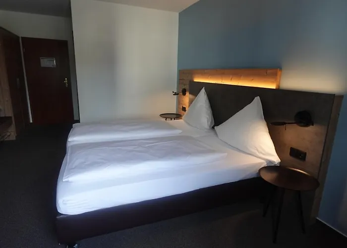 Hotel & Weinhaus Zum Schwarzen Baeren