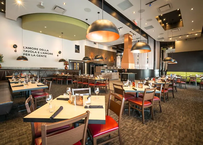 Acclaim Hotel By Clique