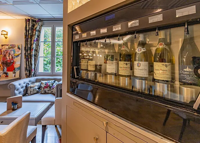 Logis Hostellerie Des Clos Et Restaurant Bistrot Des Grands Crus Et Maison De La Tour Chablis