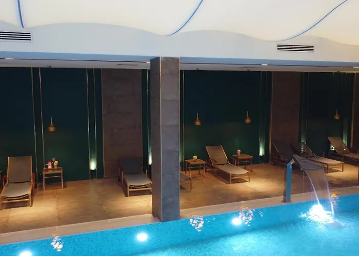 Highcrest Hotel