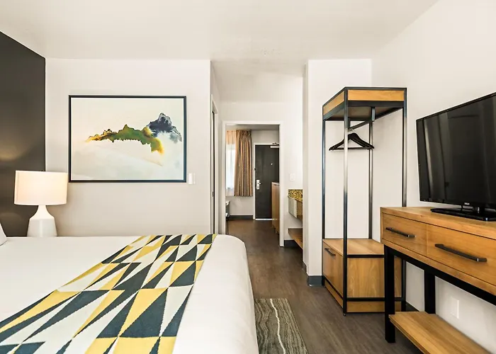 Oxford Suites Redding