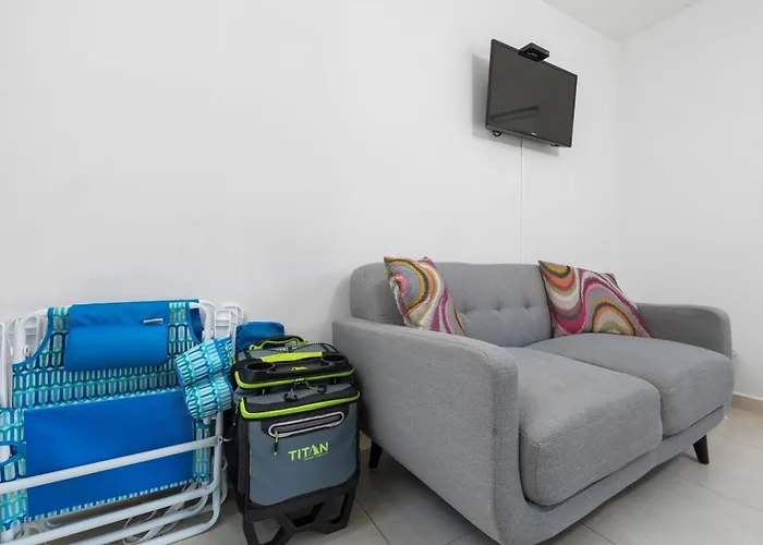 Adele'S Apartment With Pool, 5 Minutes Walk To The Beach