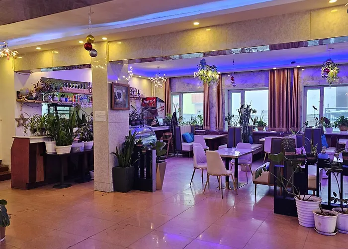 Land Hotel