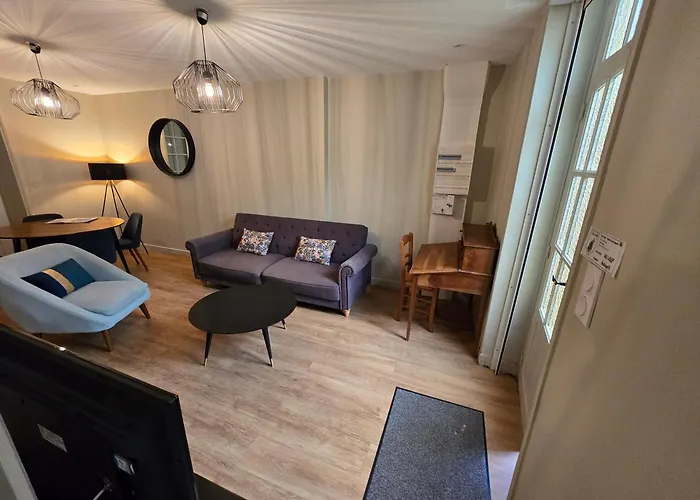Au Loup Historic Apartments
