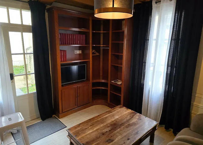 Au Loup Historic Apartments