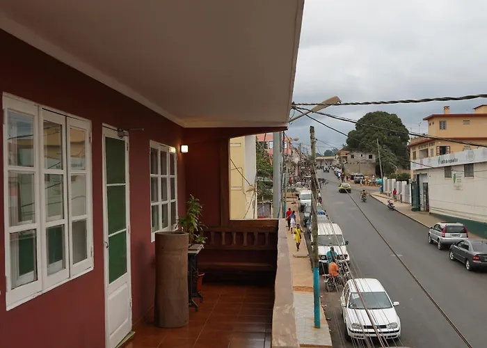 Residencial Avenida Geovanni - Central Sao Tome - Private Bathroom & Solar Backup