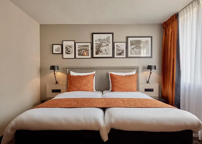 Carlton Square Hotel