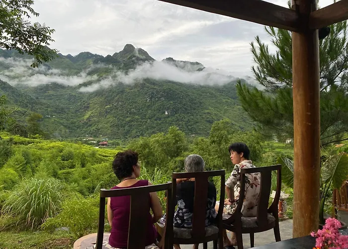 Tớ Dày Du Già Village