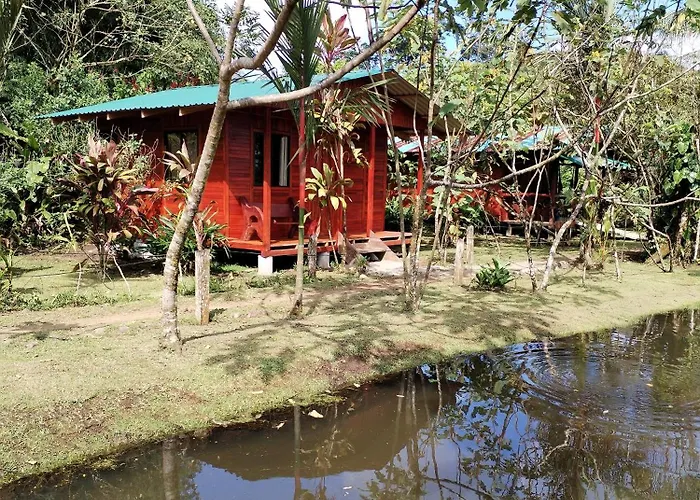 Cabanas Los Laguitos Rio Celeste