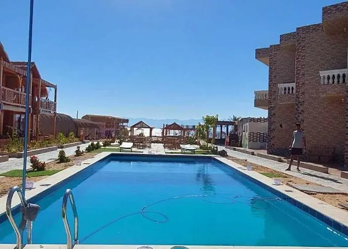 Green Beach Camp&Hotel