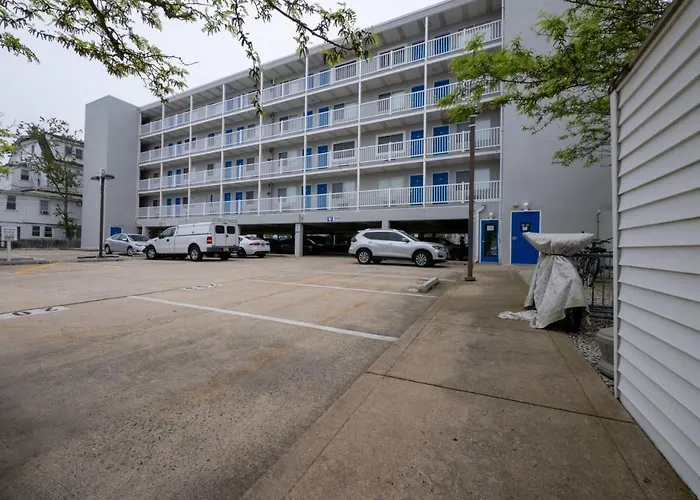 Wesley Paradise ☆Chic 1Bd + Private Balcony & Pool