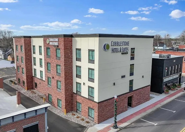 Cobblestone Hotel&Suites - Mosinee