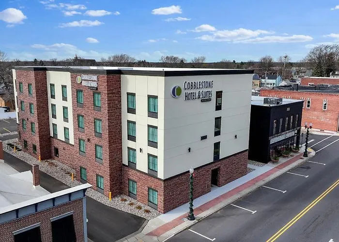 Cobblestone Hotel&Suites - Mosinee