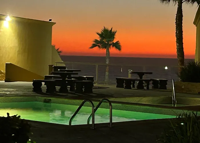 The Dolphins Ocean Front-Beach 2 Bedroom 2Bth