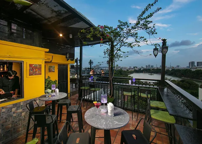 Trangtrang Premium Hotel & Sky Bar