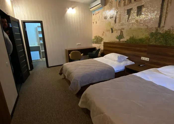 Status Hotel