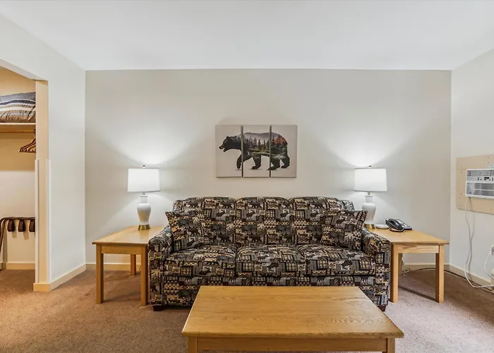 Cedarbrook Deluxe One Bedroom Suite With Outdoor Heated Pool 21416