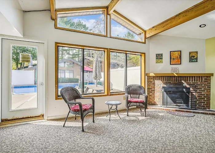 103 Cedarbrook One Bedroom Queen Suite