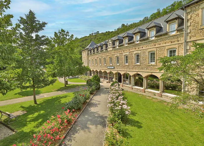 Logis Hotel L'Hotel Des Bains - Salles-La-Source
